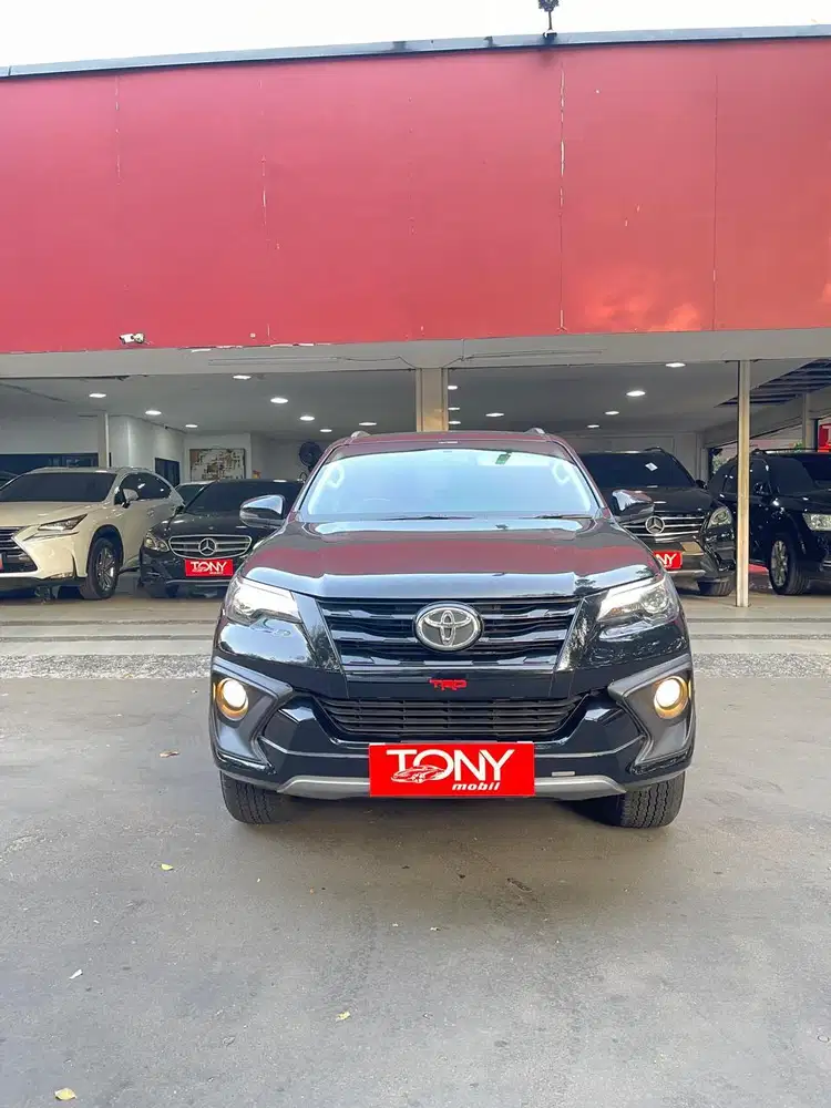 Fortuner VRZ TRD DP 20jt saja Low KM 2019 Hitam
