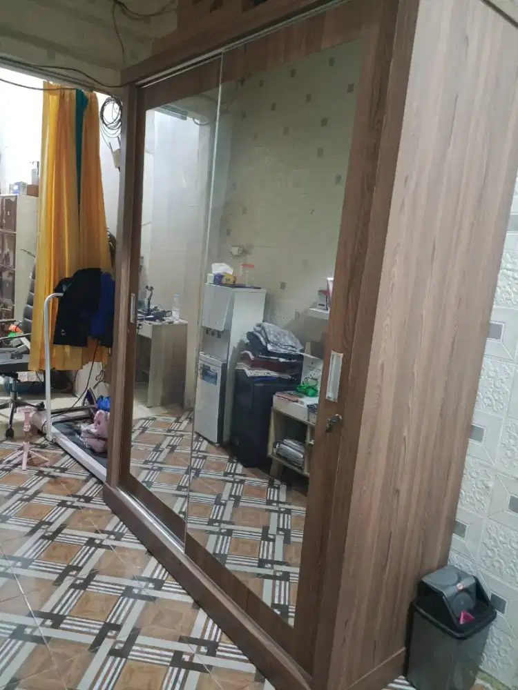 LEMARI 3 PINTU KONDISI BAGUS MURAH