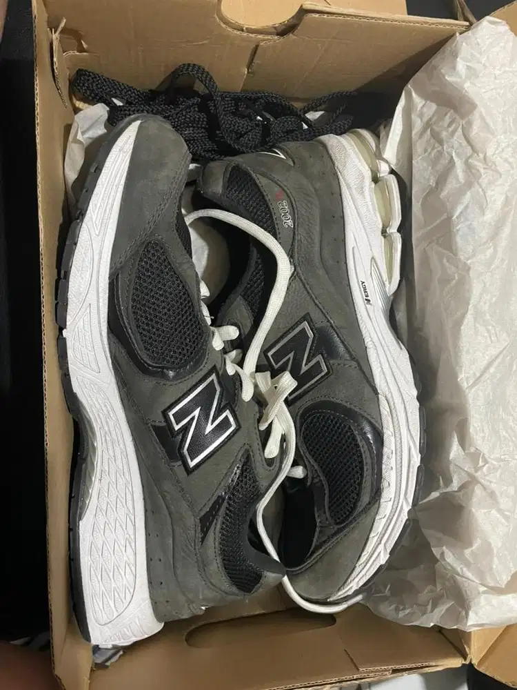NB 2002R DARK GREY