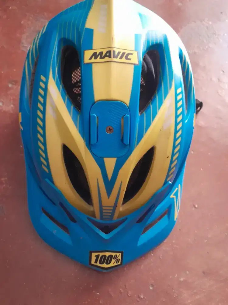 Helm gowes carbon