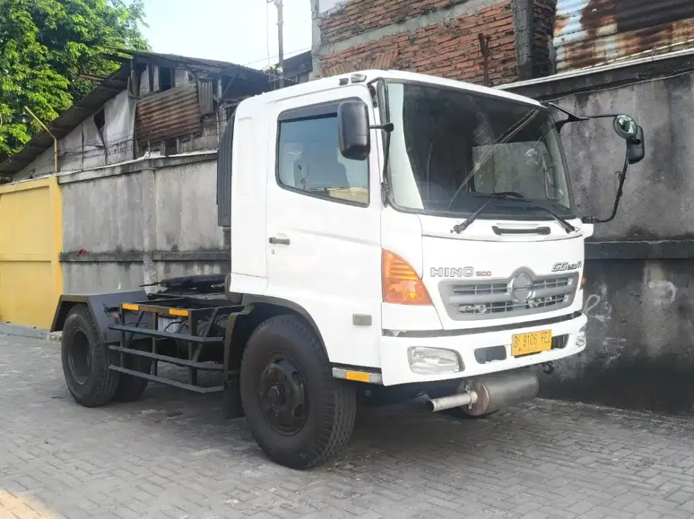 MULUS+banBARU Hino ranger engkel 4x2 SG 260 J TH Tracktor head 2013