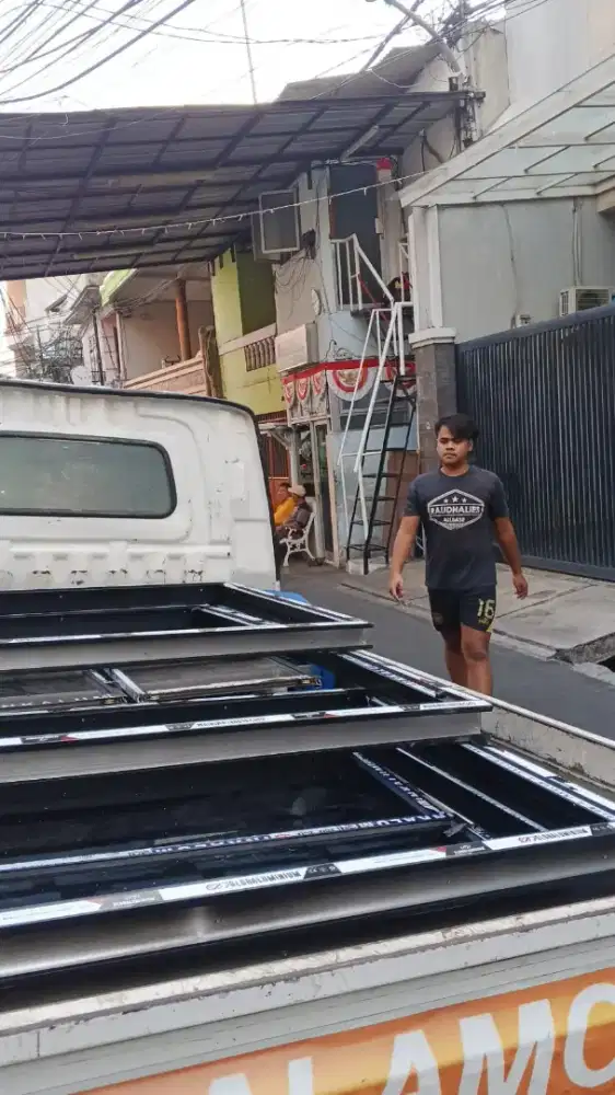 Kusen jendela dan pintu aluminium