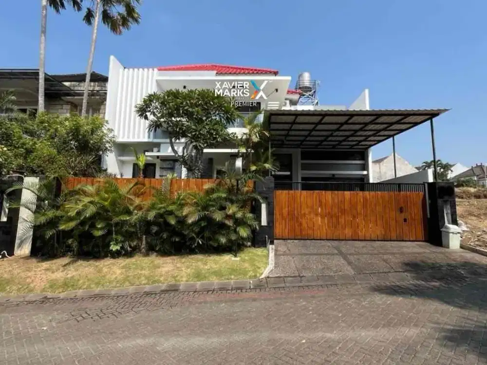Jual Cepat Rumah Mewah Tropis Modern di jalan kembar villa puncak tidar Malang