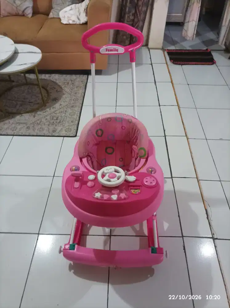 Baby walker family warna pink