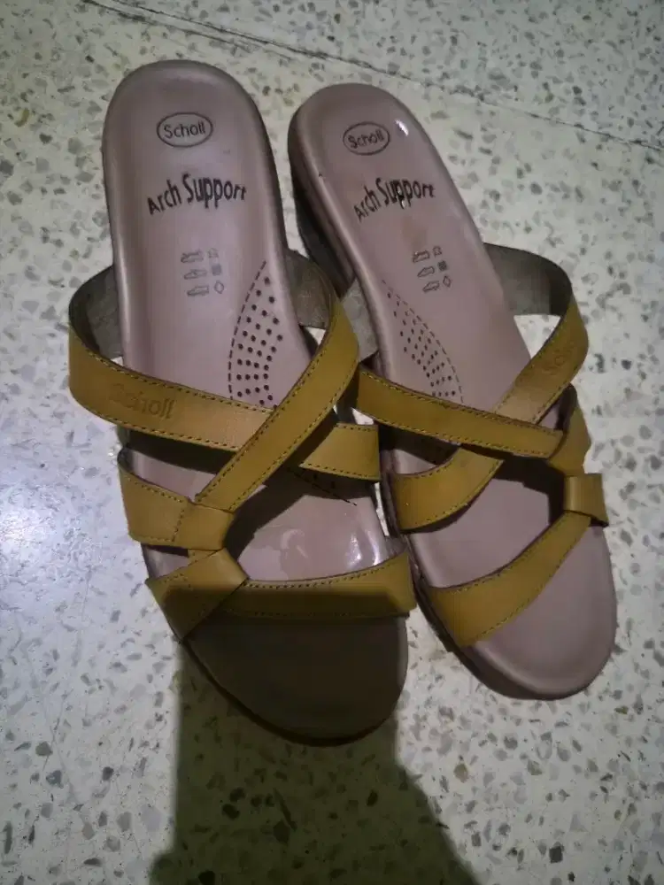 Sandal scholl sz 39 masih bagus orgtua ga suka pke