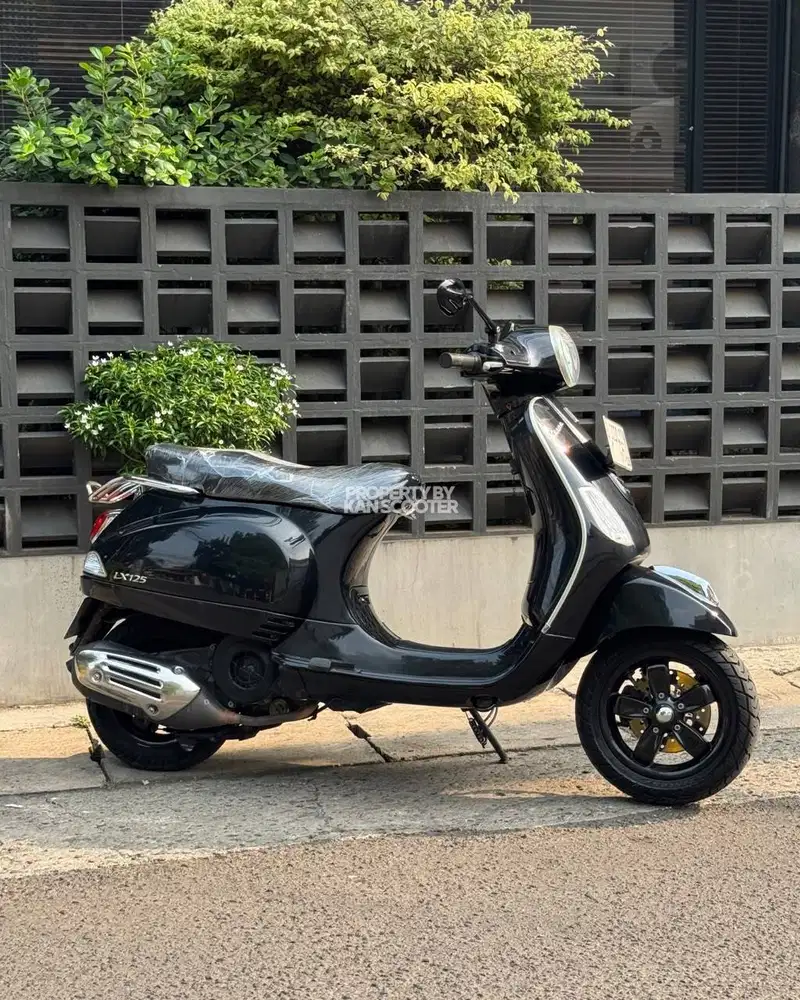 JUAL MURAH VESPA LX 125 iGET 2017 MULUS