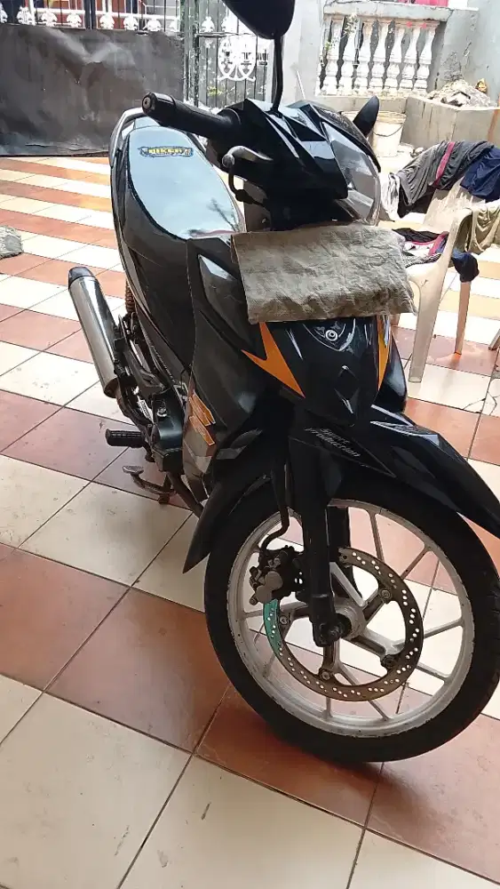 Suzuki Shogun 125 FL/robot