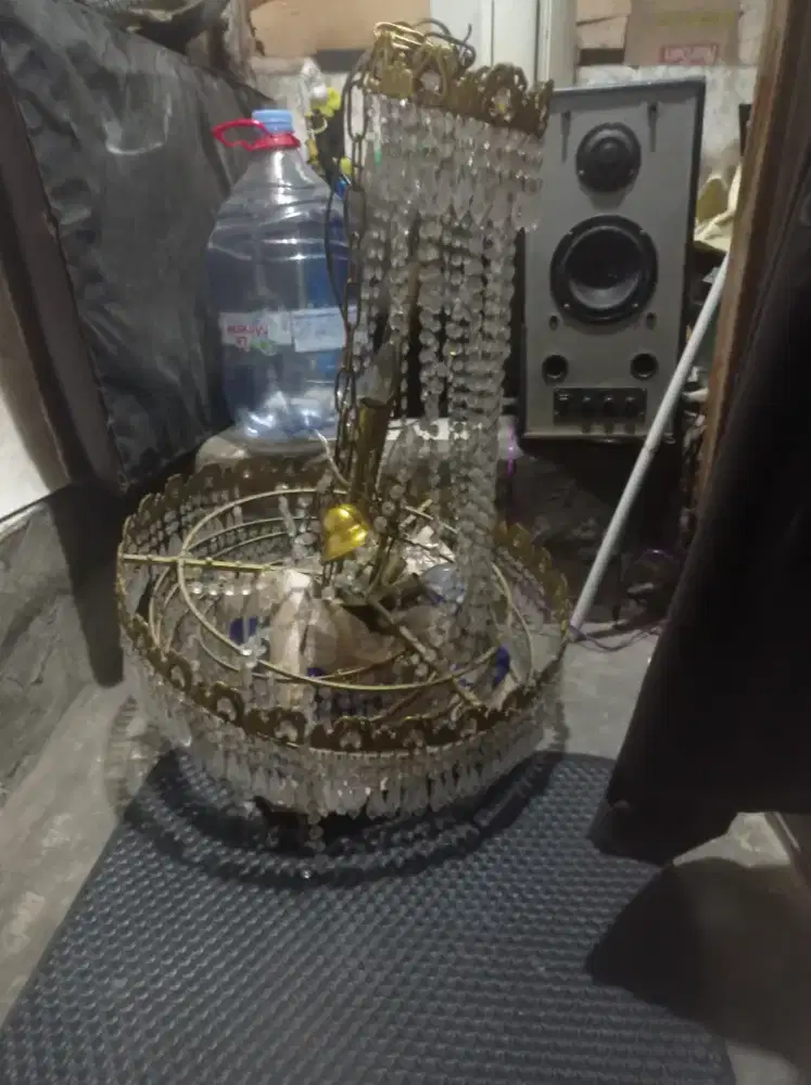 Lampu tawon kristal