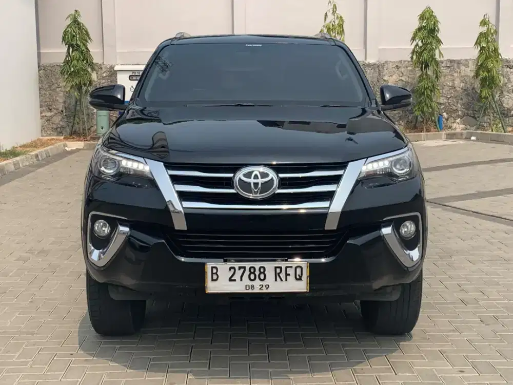 TOYOTA FORTUNER 2.4 VRZ AT 2019 HITAM