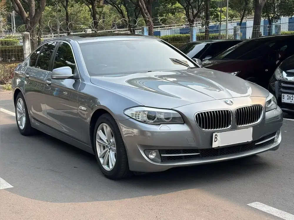 TERMURAH!! BMW 520i AT GREY 2012