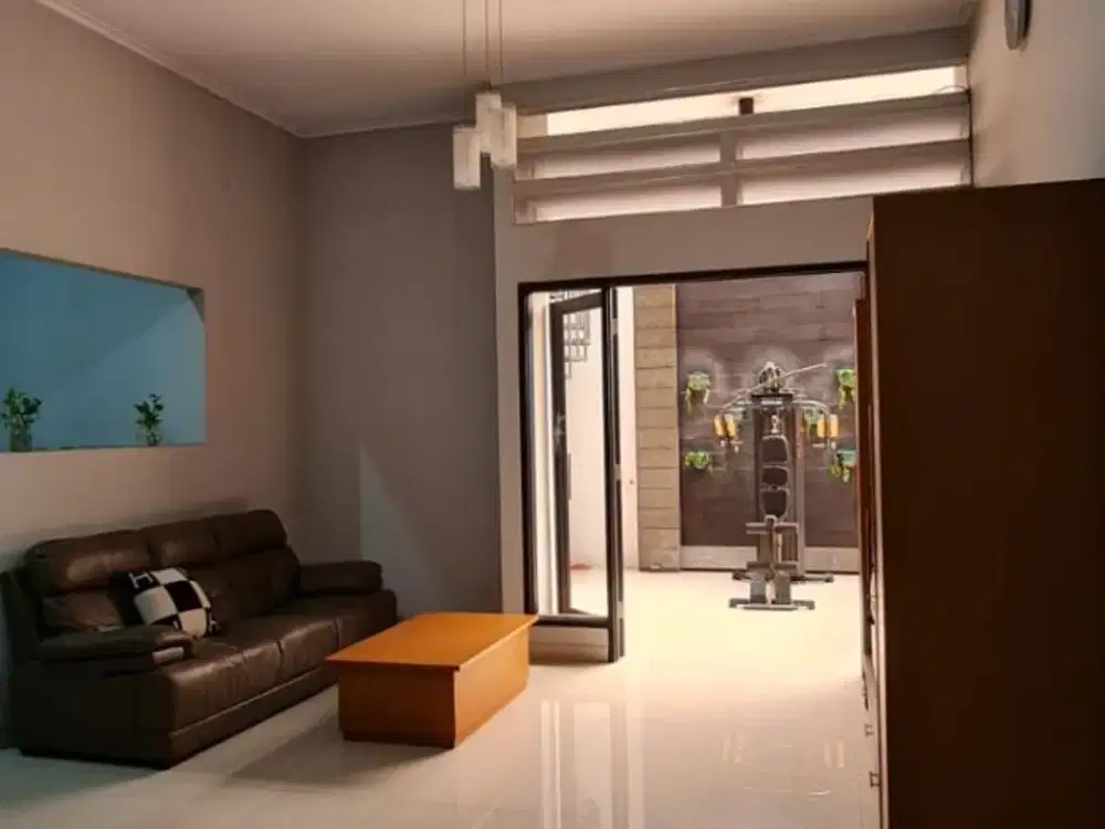 Dijual Rumah Hook Semi Furnished di Taman Holis Indah