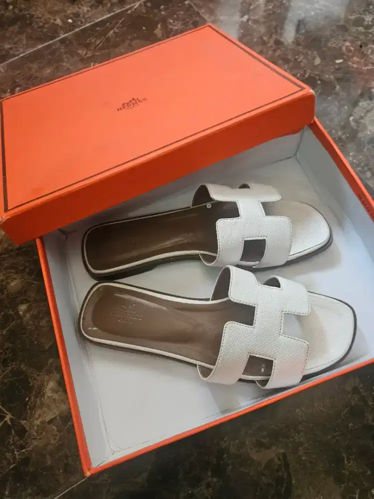 Sandal cewek putih