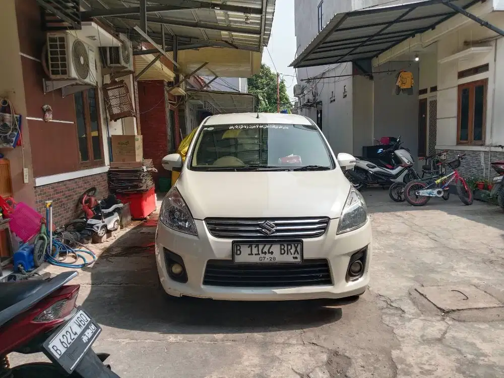 DI JUAL MOBIL ERTIGA MATIC 2013 MULUS