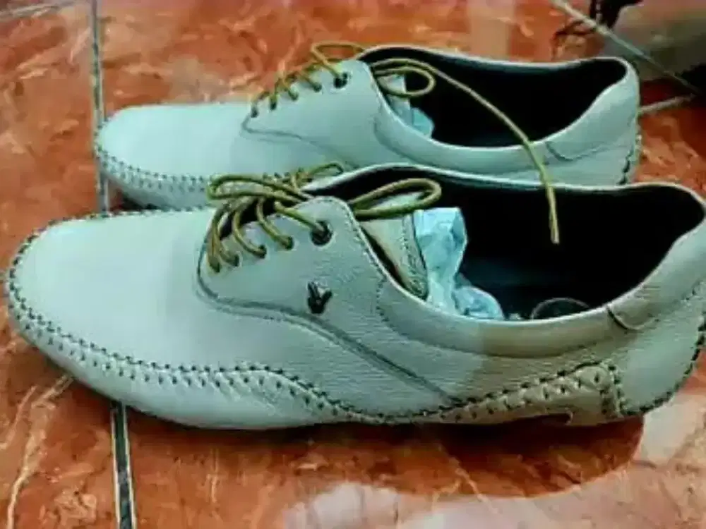 Sepatu formal Playboy