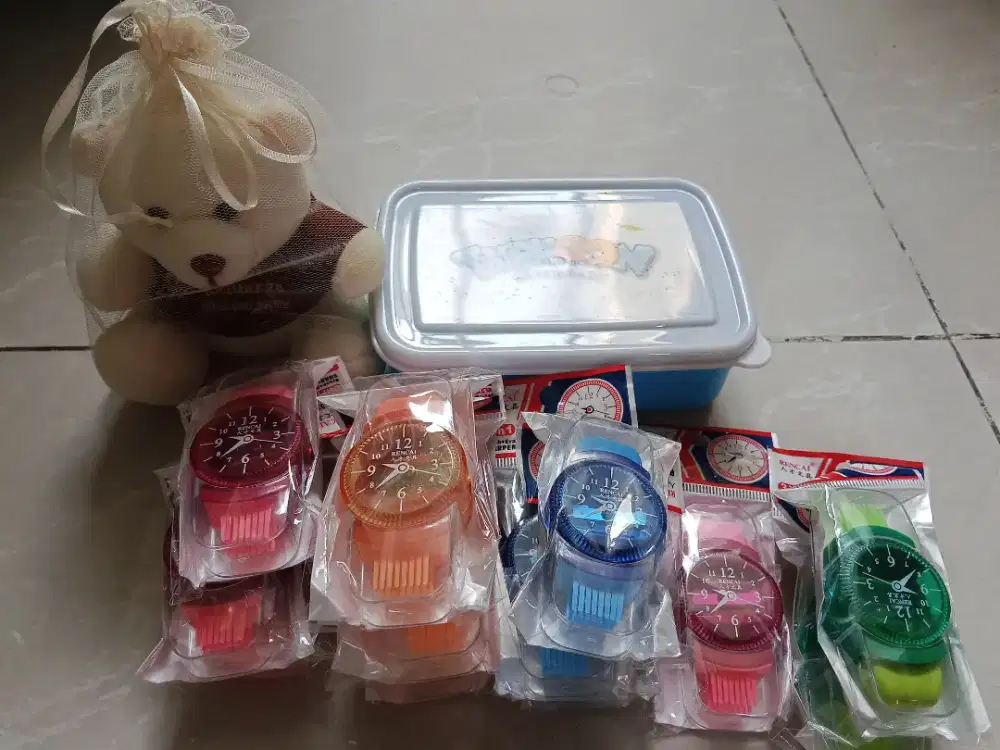 penghapus & pembersih ada 40+pcs tempat makan, boneka