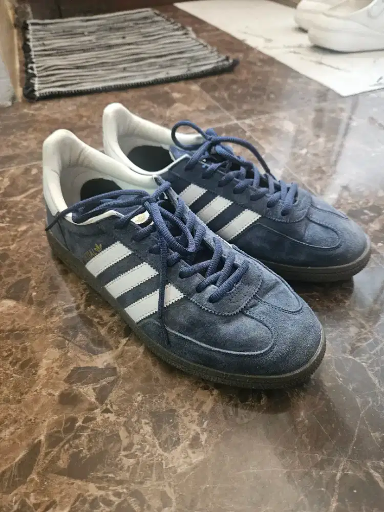 Sepatu cowok uk 43