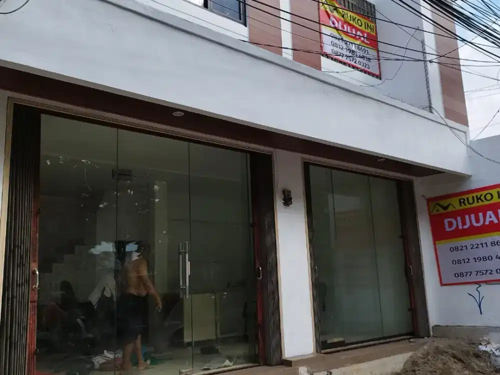 Dijual Ruko  di pinggir jalan raya,  Tanjung Barat - Jakarta Selatan