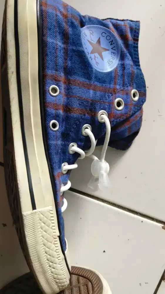 Sepatu Converse flanel biru