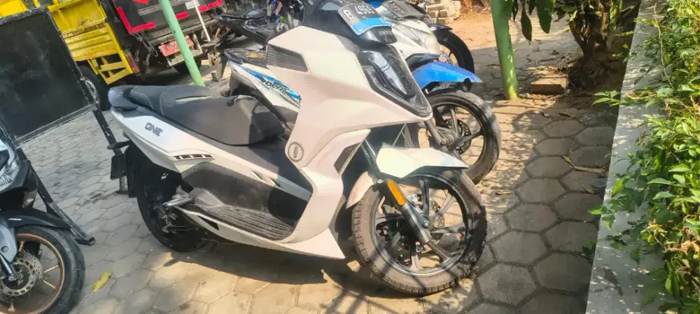 Motor listrik Alva one putih