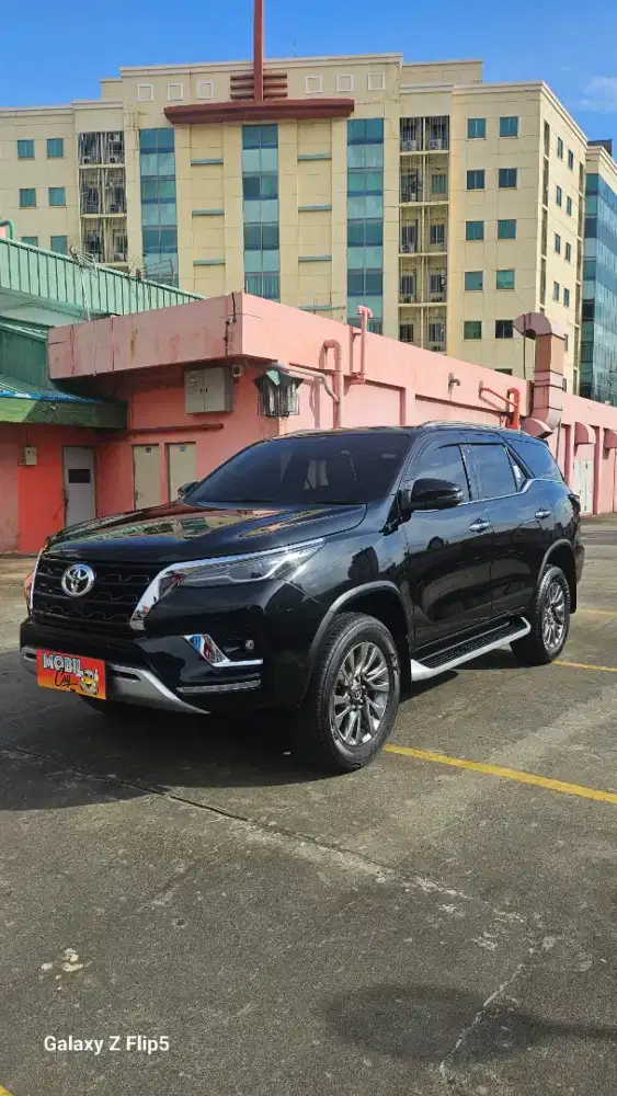 TOYOTA FORTUNER VRZ AT 2022 HITAM
