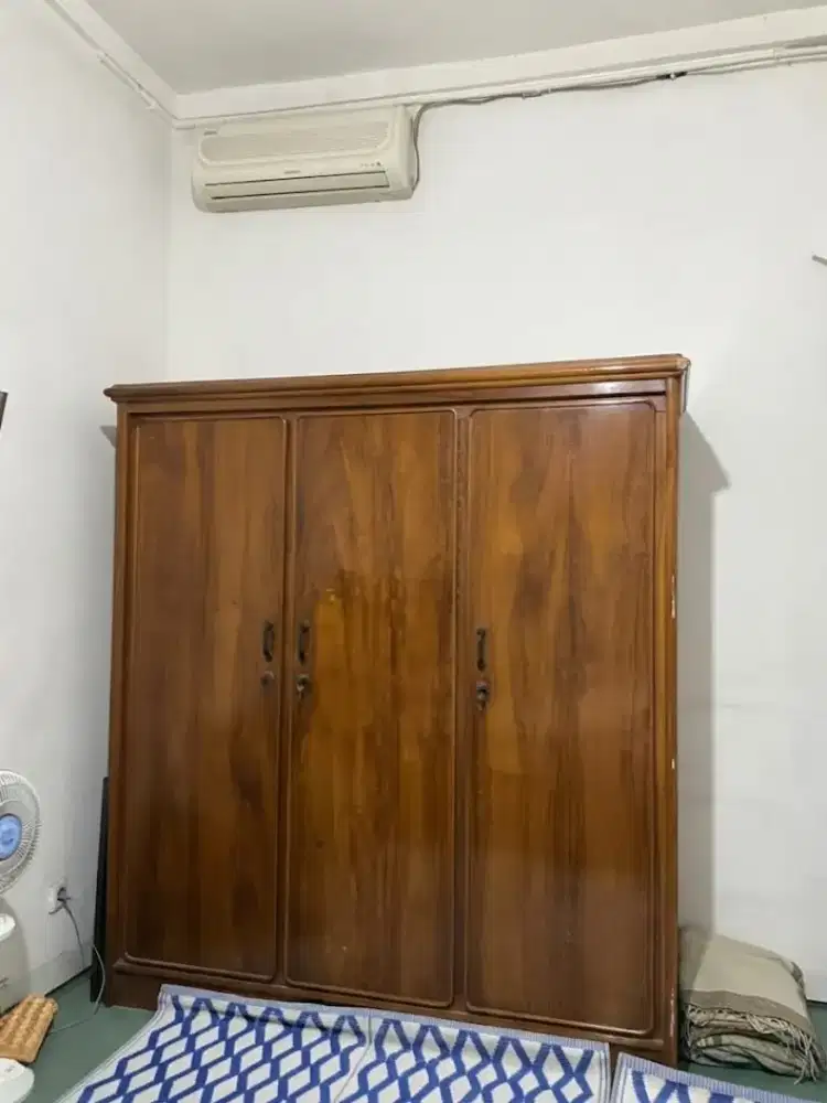 Dijual lemari pakaian