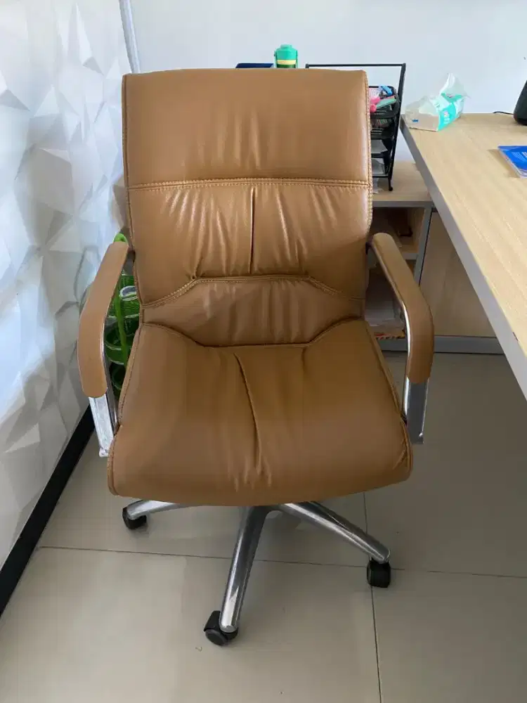 Kursi Kerja Direktur Eksekutif Kulit Cokelat Tan - Eks Kantor Mulus