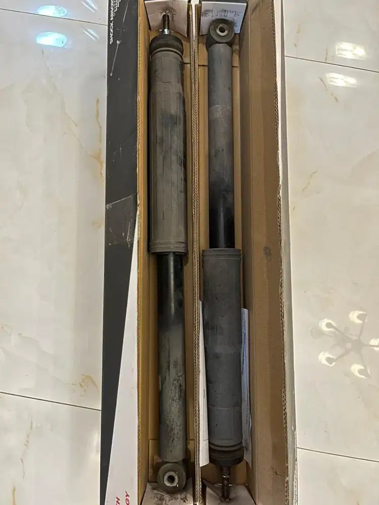 Shock Absorber / Shockbreaker belakang bawaan Honda City 2013