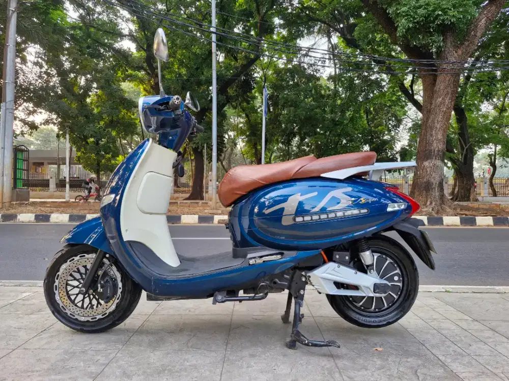 DIJUAL CASH SEPEDA LISTRIK U WINFLY TAHUN 2023 PJK OF 2X SIAP PAKAI