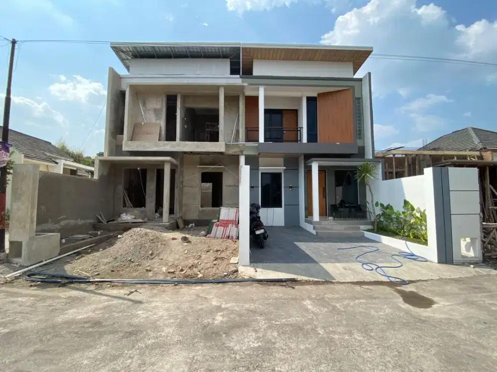Rumah 2 Lantai Full Furniture di Ngemplak Sleman, Timur Kampus UII Pusat – 1,025 Miliar Nego