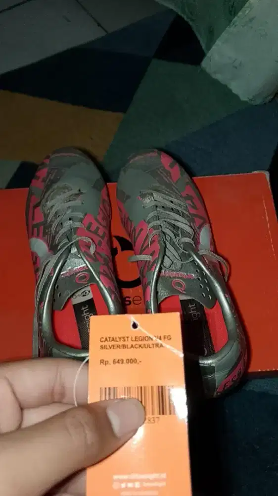 Sepatu bola original
