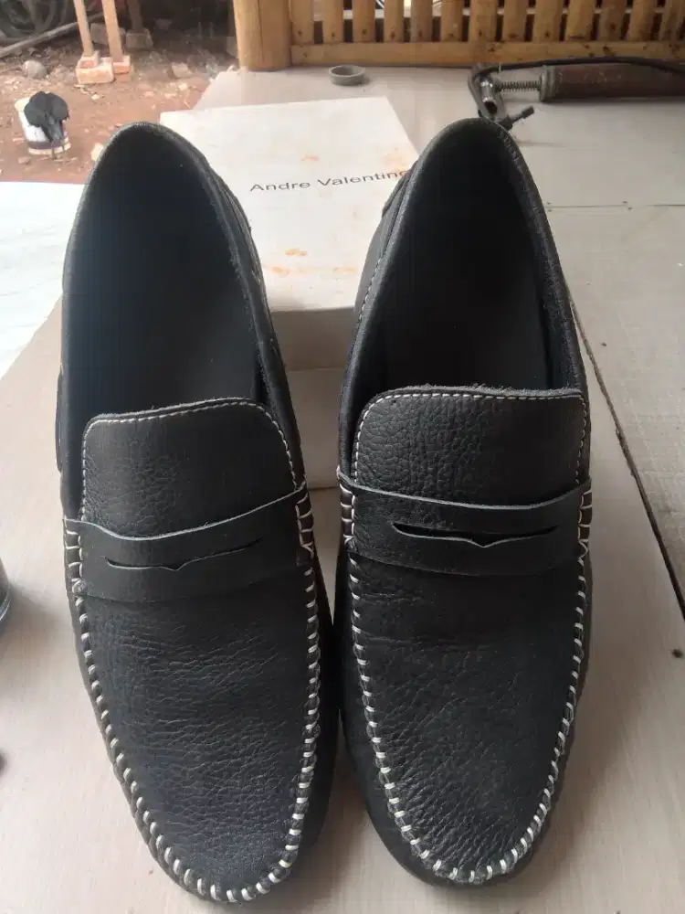 SEPATU PRIA MERK ANDRE VALENTINO