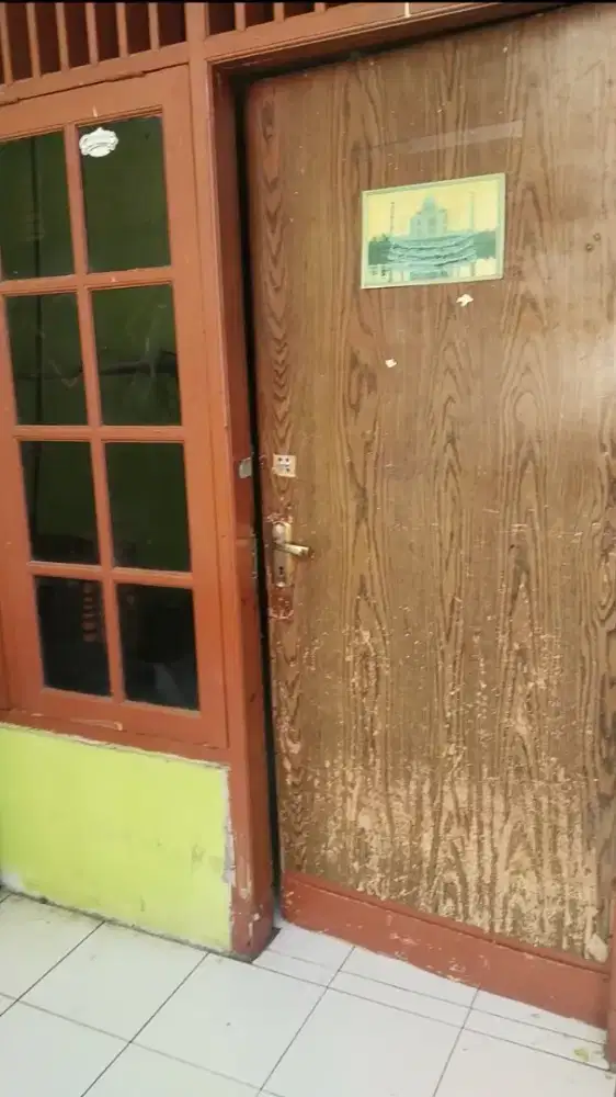 Kontrakan setahun Rp 9.000.000