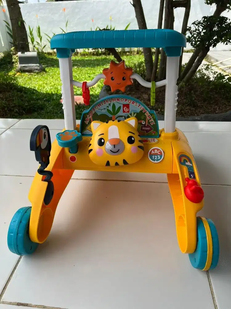 Alat bantu jalan bayi