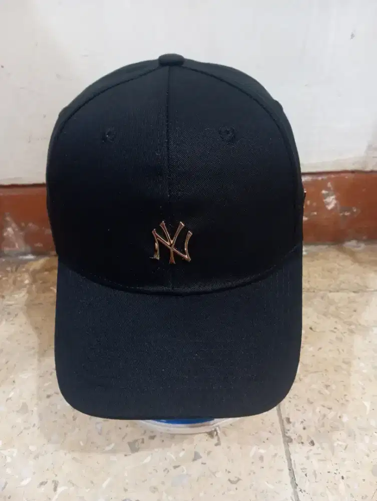 Topi New era x Mlb small logo besi second bekas