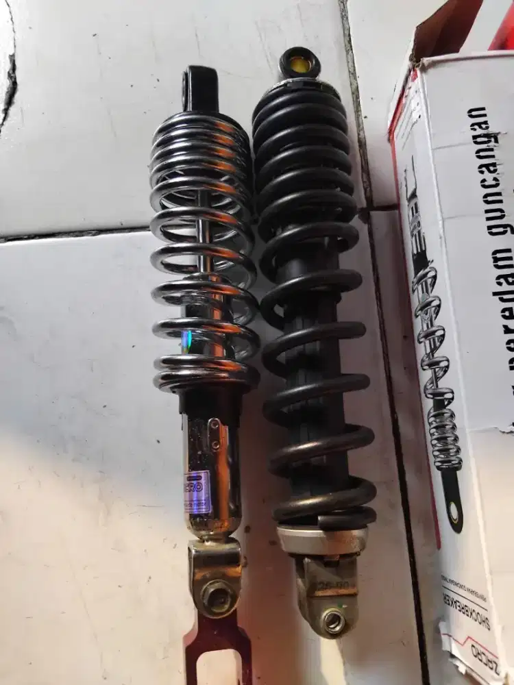 Sale jual 2 shockbreaker belakang