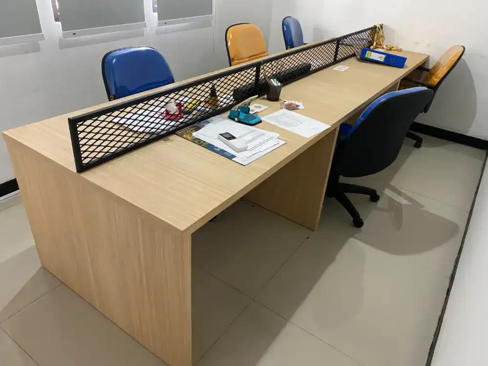 Set Meja Workstation 6 Staff Industrial + 6 Kursi Kantor Putar