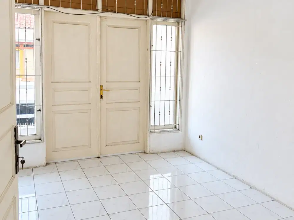 Disewakan Rumah Taman Palem Lestari  4 Kamar Tidur Jakarta Barat