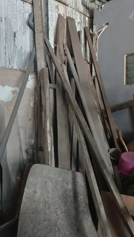 Kayu panjang2 Bekas. Gratis.