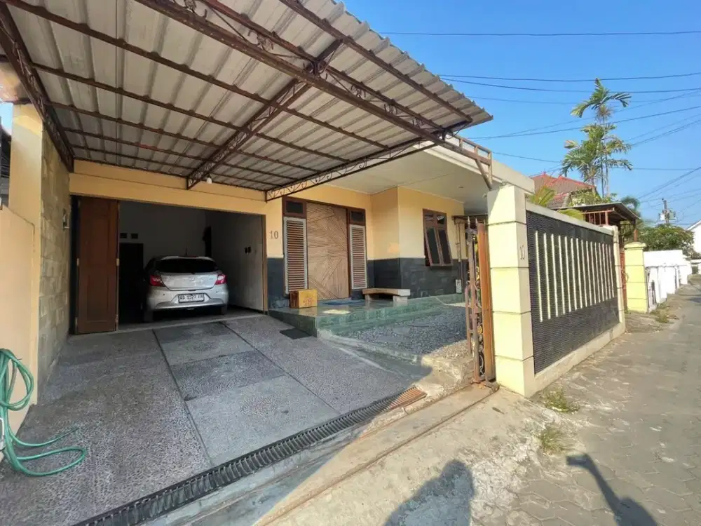Dijual Rumah Semi Furnish Lokasi Strategis di Sinduadi, Mlati, Sleman