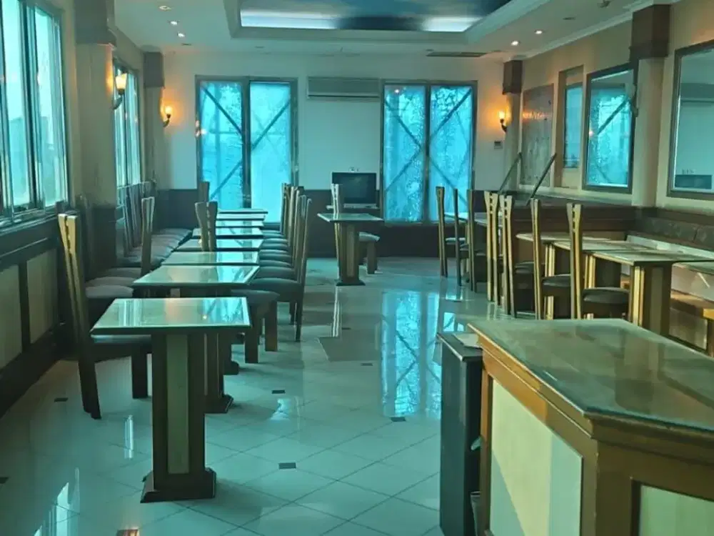 Gedung Hotel 45 Kamar Lokasi Trategis dan Ramai Terkenal Cocok untuk Mengembangkan Usaha di Kawasan Perdagangan Pancoran Glodok Toko Tiga Jakarta Bara