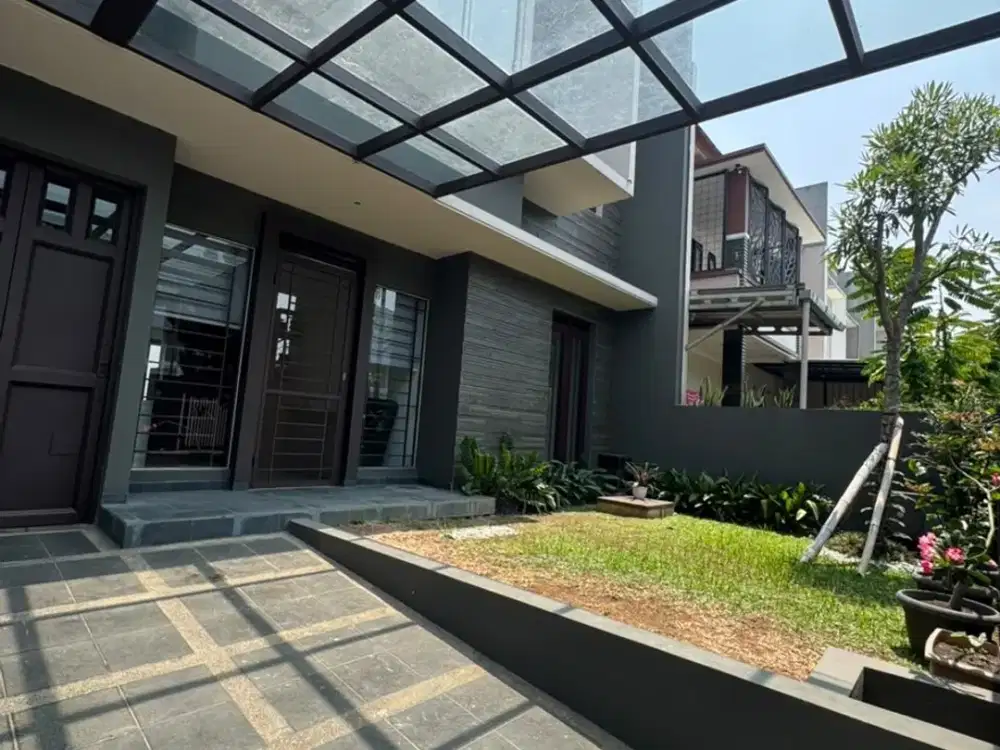 TERMURAH DIJUAL RUMAH LUX TERAWAT SIAP HUNI LOKASI STRATEGIS DI KOMPLEK SINGGASANA PRADANA BANDUNG