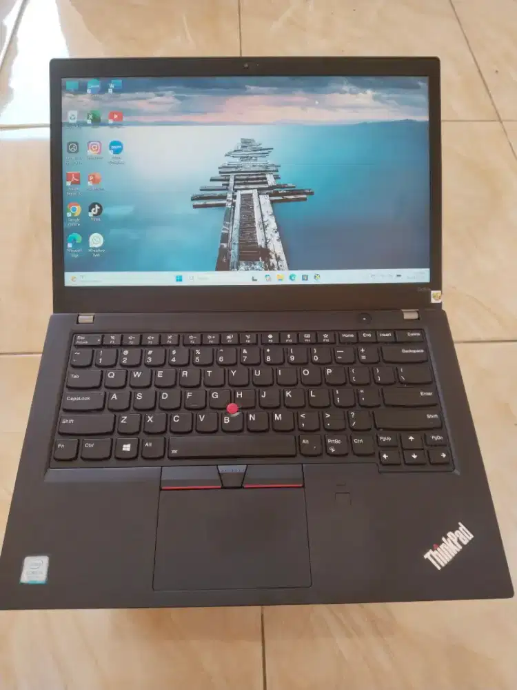 Dijual laptop lenovo Thinkpad T480s Intel i5 gen 8 Ram 8 SSD 256 FHD