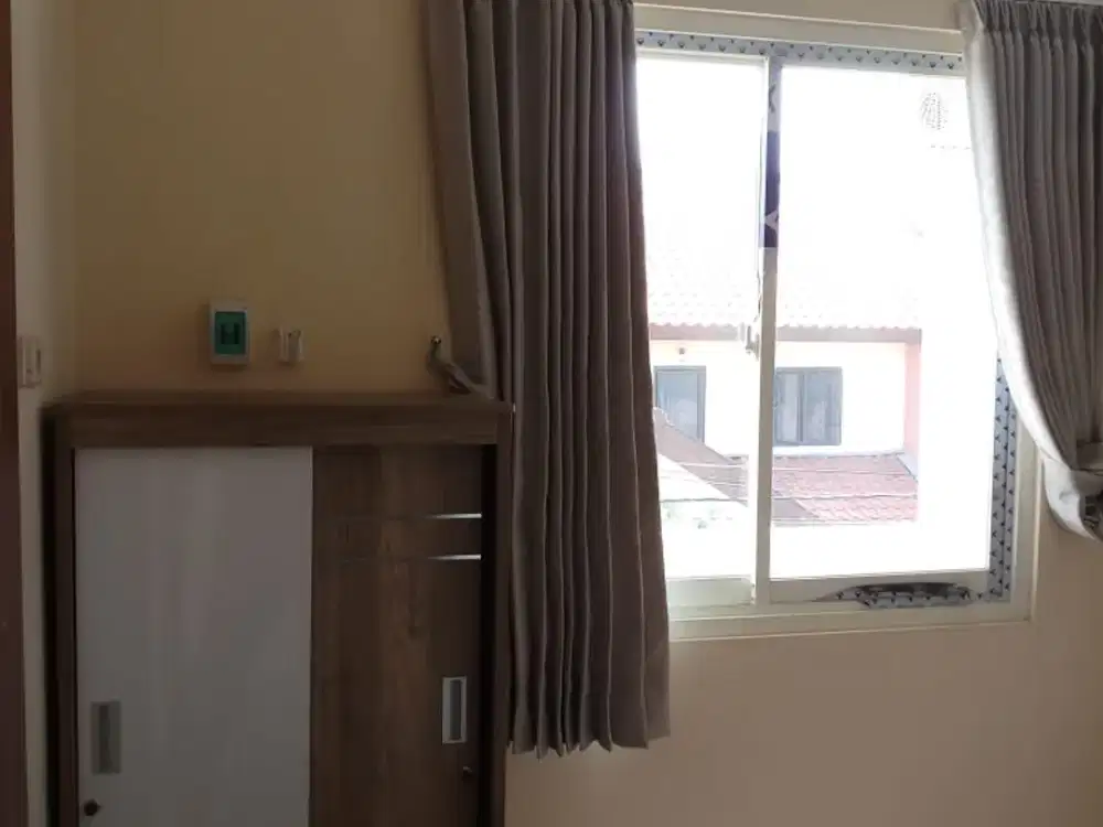 Rumah Kos Ngagel, 8 K.Tidur, Lokasi strategis banyak universitas, parkir luas, row 2 mobil