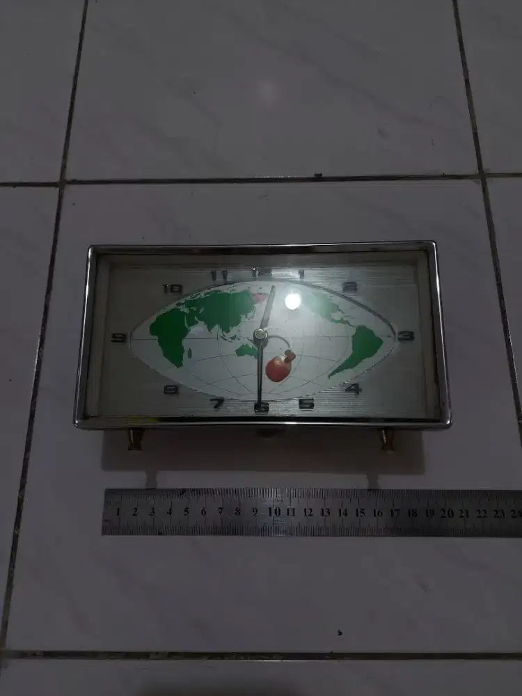 Jam meja vintage
