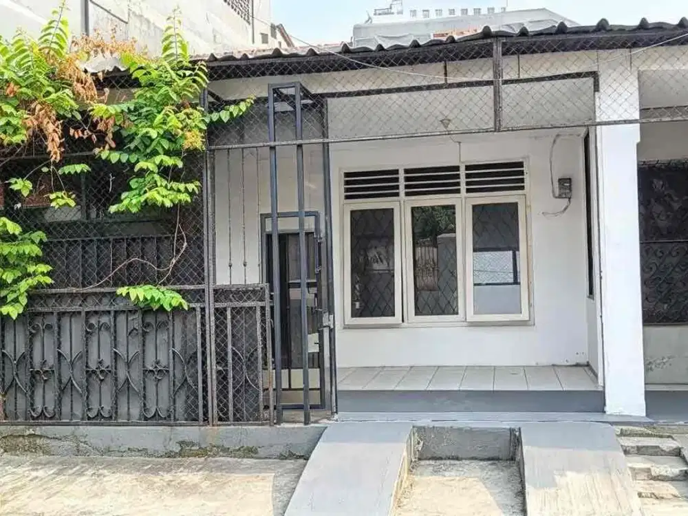 Disewakan rumah bisa untuk kantor & usaha lainnya di tebet dalam jakarta selatan