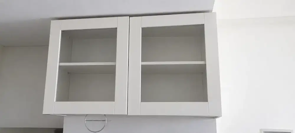 2 rak kabinet dinding putih