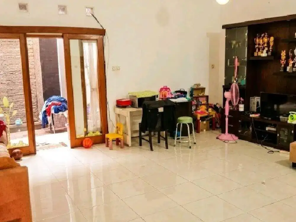 Dijual Rumah TKI, Taman Kopo Indah 3, Margaasih Carport 2 Garasi 1 Lebar Muka 9 Meter (Ref.05588)