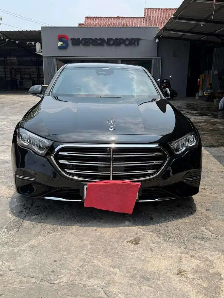 Mercedes-Benz C300 2025 Bensin