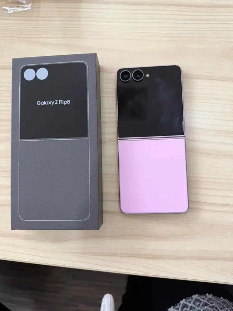 Samsung Galaxy z Flip 8