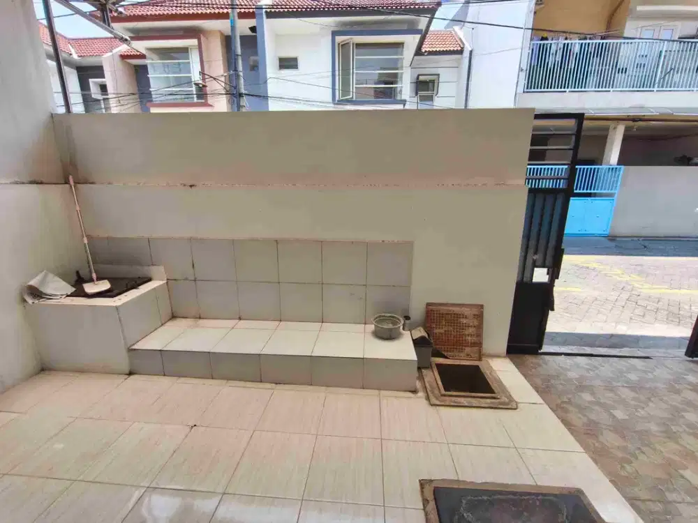 jual cepat rmh 2Lt di lebak indah town house.hrg 900jtan.plg murah pool